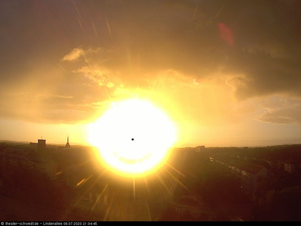 Sonnenuntergang in ca. 25 min. (hinzugefügt von Schwedter am 06.07.2020)