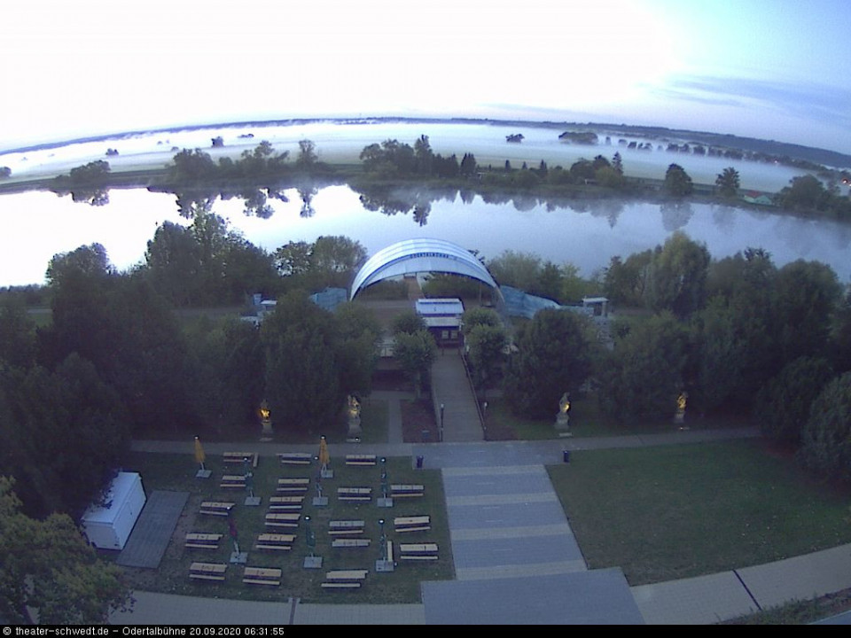Aus dem Fenster sieht es noch viel viel schöner aus (hinzugefügt von Schwedter am 20.09.2020)