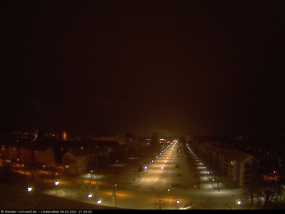 Schön weiß, aber wo ist der Winterdienst? (hinzugefügt von Schwedter am 08.02.2021)