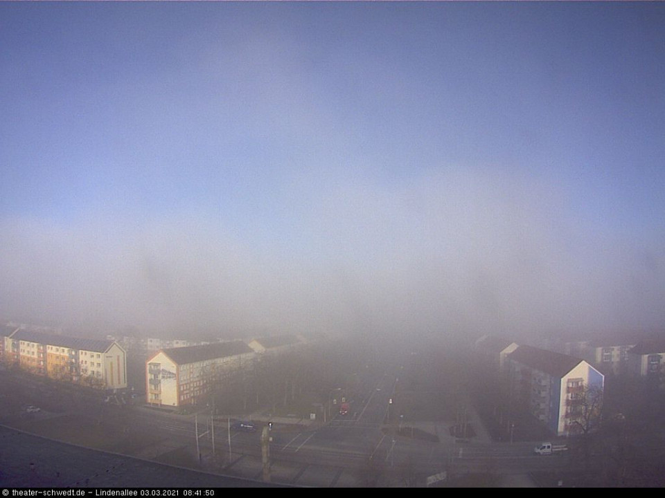 Der Morgennebel scheint sich zu lichten. (hinzugefügt von Heimweh am 03.03.2021)