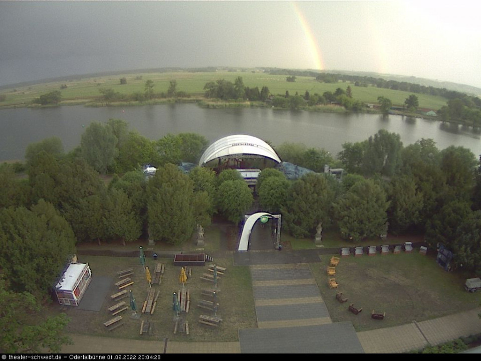 Donner und Regenbogen, aber nur wenig Wasser von oben. (hinzugefügt von Schwedter am 01.06.2022)
