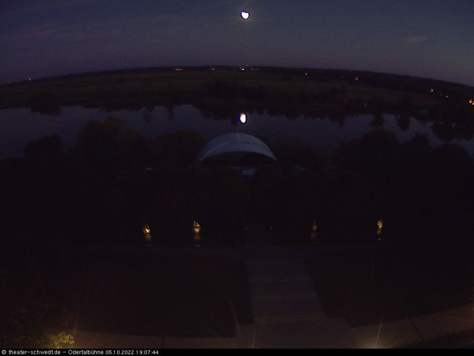 Mond am Himmel und im Kanal (hinzugefügt von JO73DB am 05.10.2022)