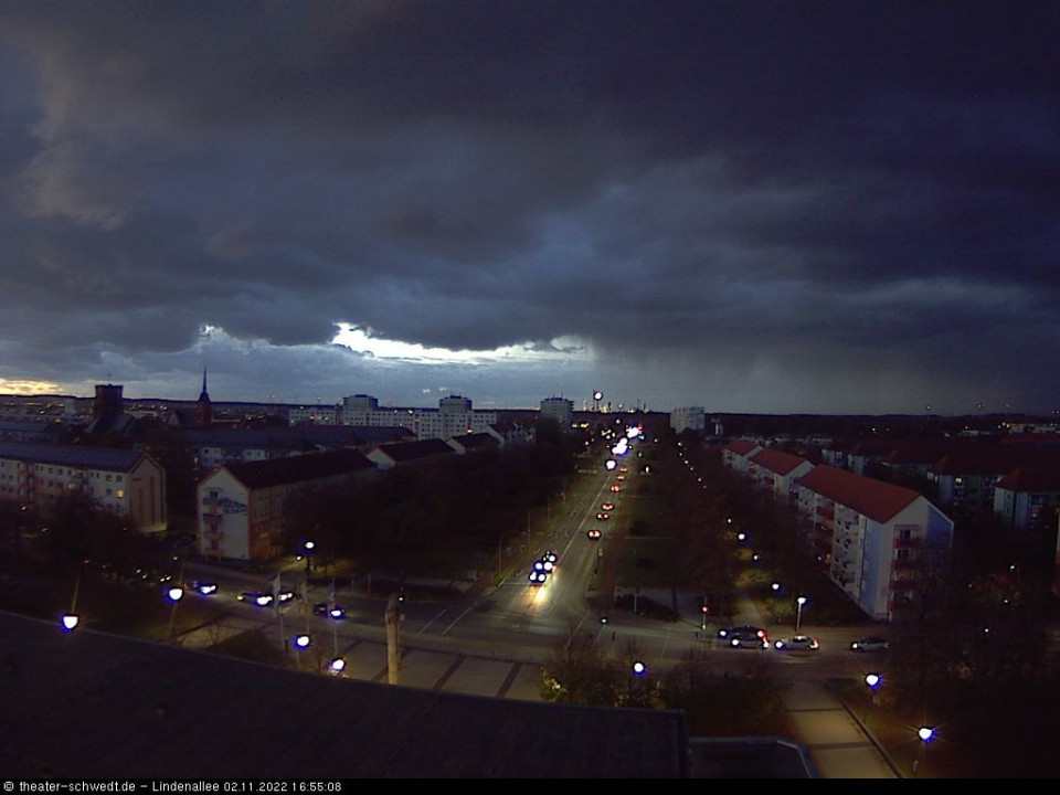 .... da braut sich was zusammen.... (hinzugefügt von Manu am 02.11.2022)