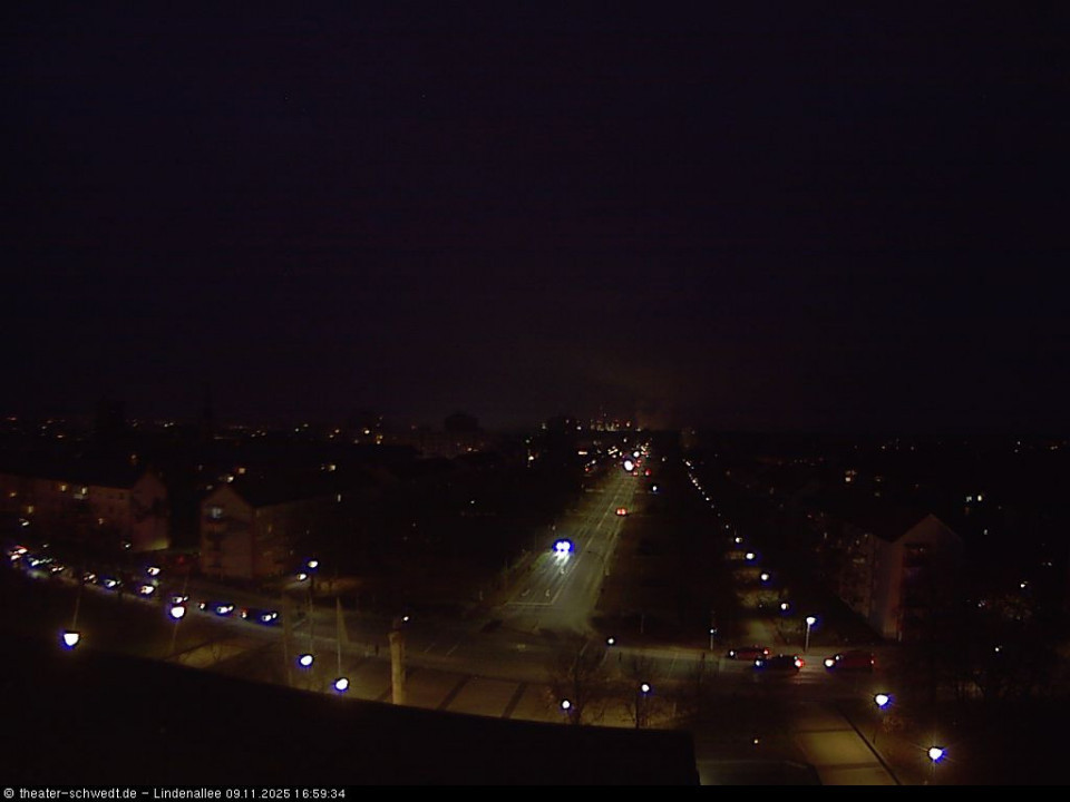 Lichtspiel - im Ambiente eines von Nebel gezeichneten Tages in Schwedt an der Oder. (hinzugefügt von Jonas am 09.11.2025)