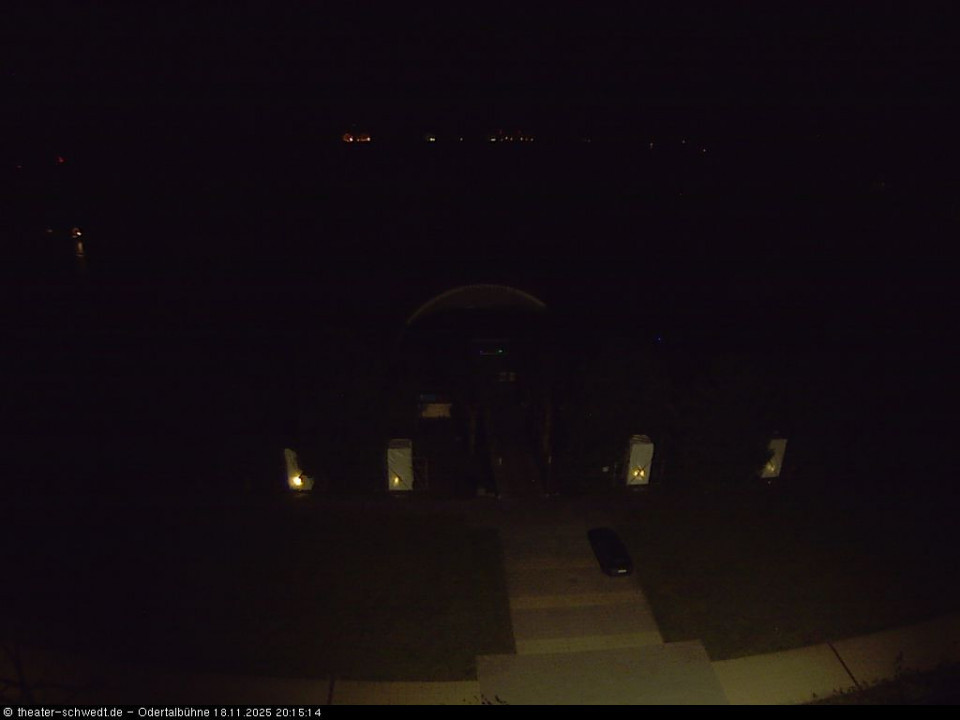 Schwarzes Auto bei der Odertalbühne (hinzugefügt von Flensburger  am 18.11.2025)