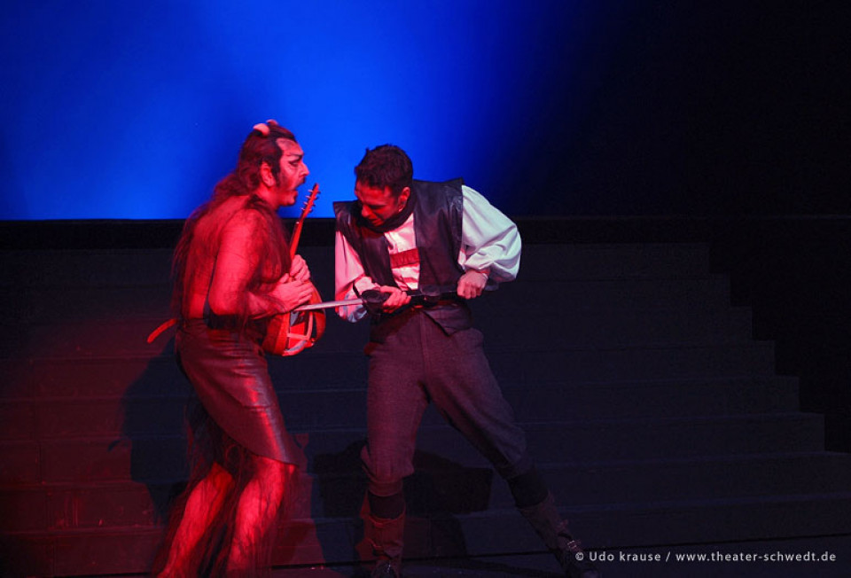 Faust I, Nacht. Straße vor Gretchens Türe - G. Kähling (Mephistopheles I), R. Daas (Valentin)